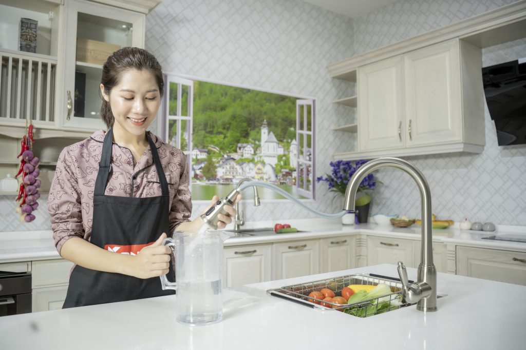 vòi rửa bát nóng lạnh KONOX