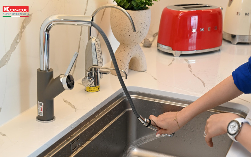 Vòi rửa bát dây rút nào tốt