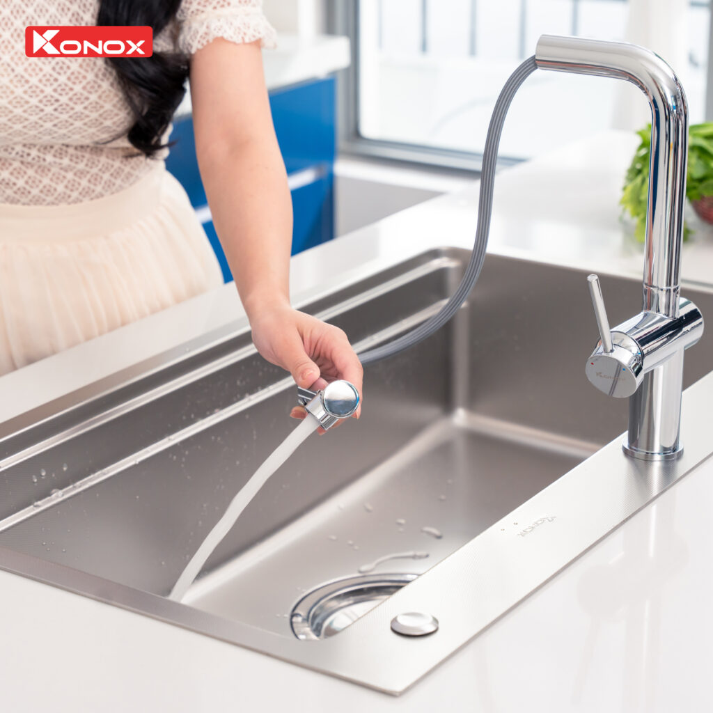 Vòi rửa bát dây rút nóng lạnh Konox Stream Chrome