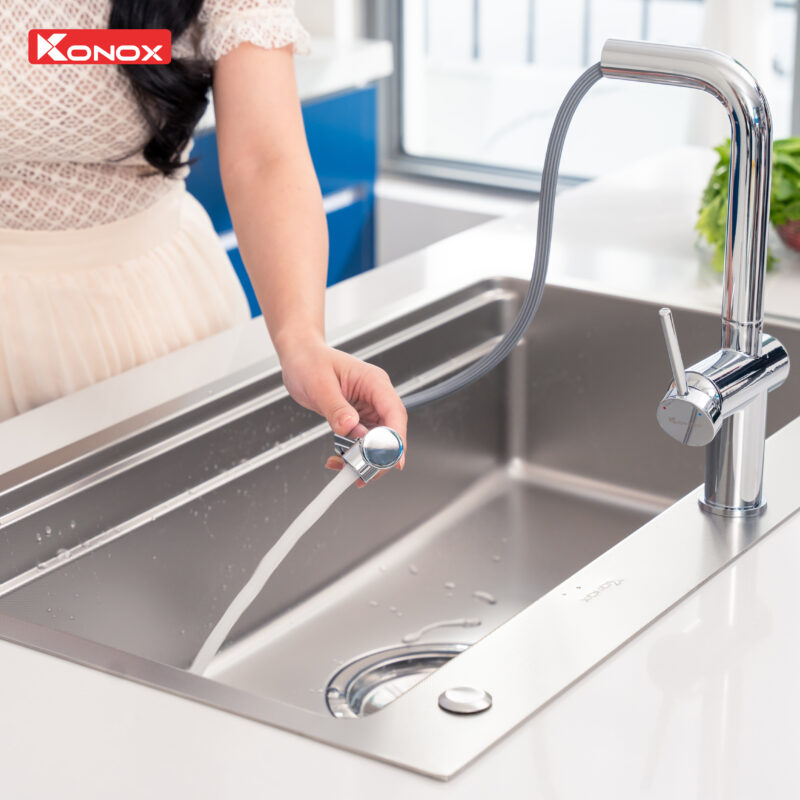 Vòi rửa bát dây rút nóng lạnh Konox Stream Chrome