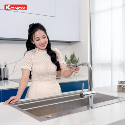 Vòi rửa bát dây rút nóng lạnh Konox Stream Chrome