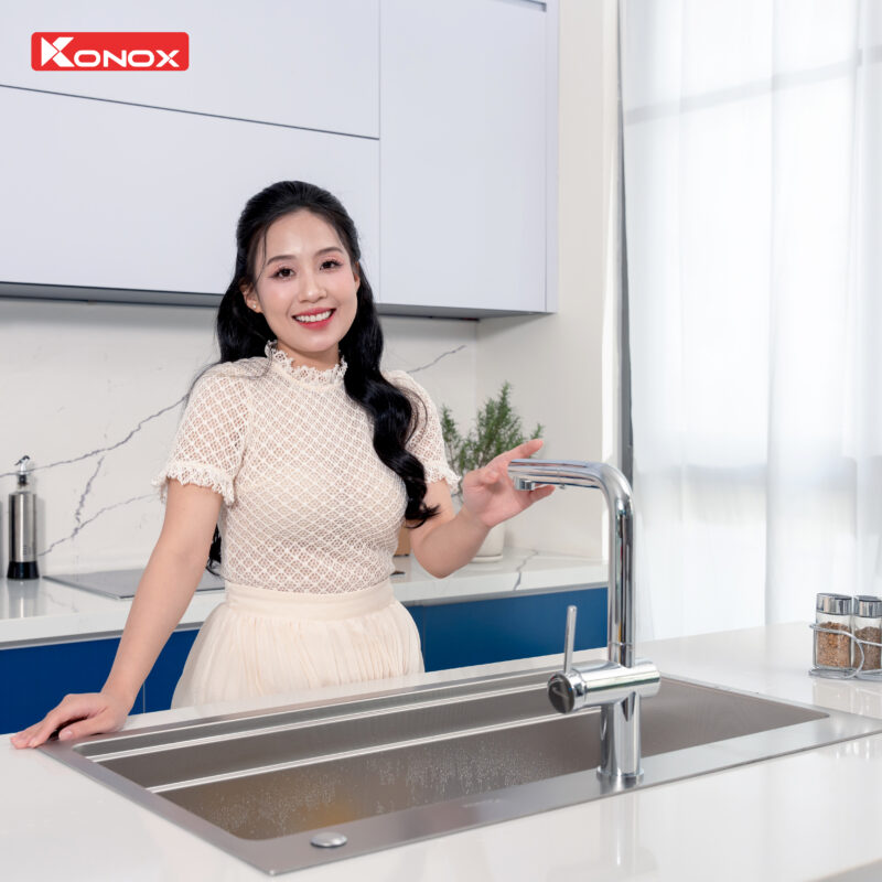 Vòi rửa bát dây rút nóng lạnh Konox Stream Chrome