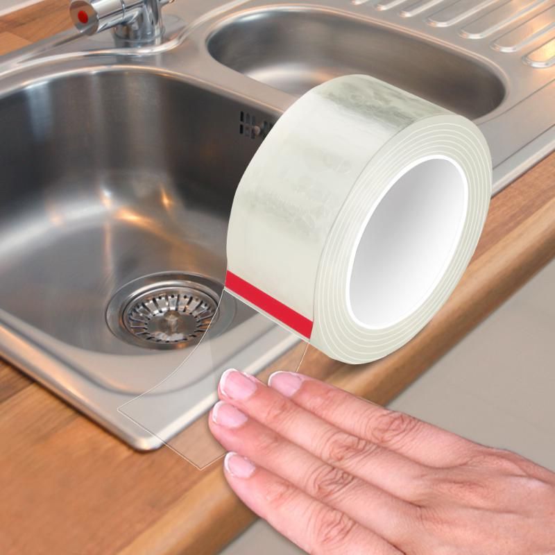 sử dụng băng dính chống thấm nước để bịt khe hở