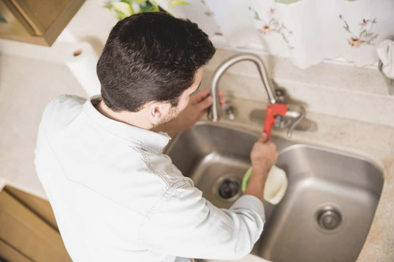 cách sửa vòi nước rửa bát bị tắc
