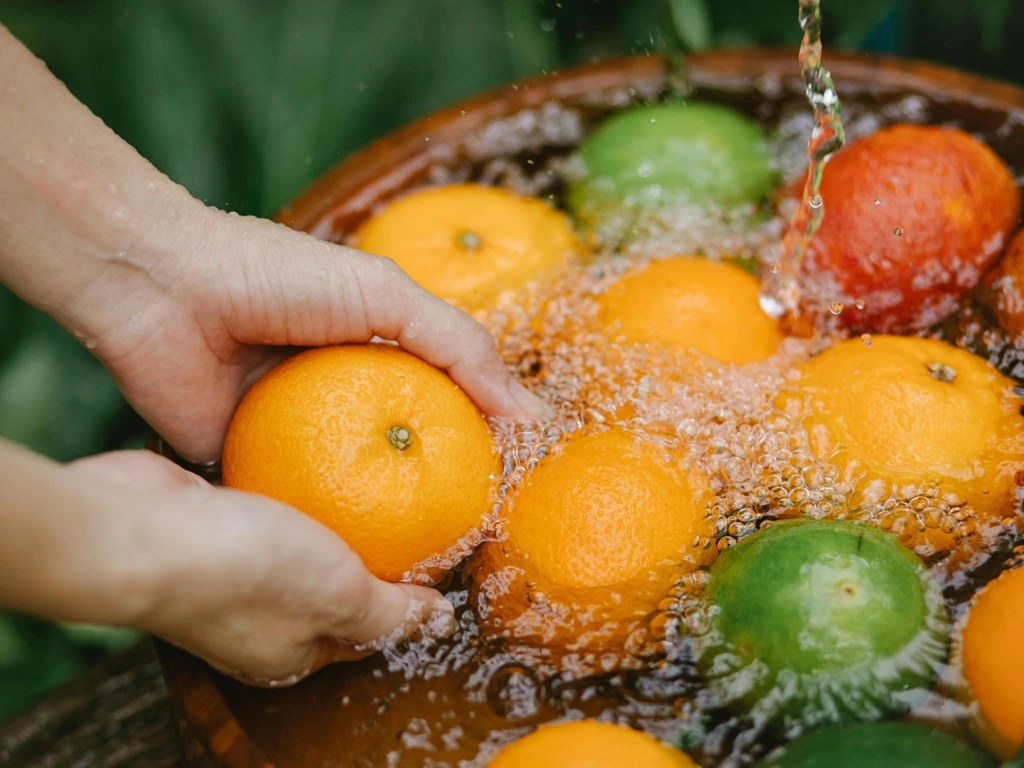 Cách rửa hoa quả
