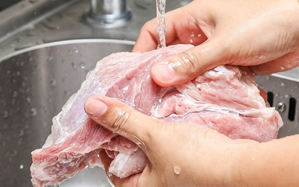 cách rửa thịt heo