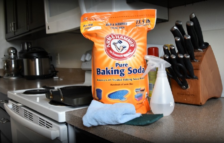 vệ sinh tủ bếp bằng baking soda