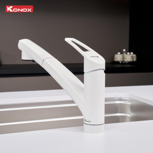 ảnh chụp vòi kira màu bạc tại showroom