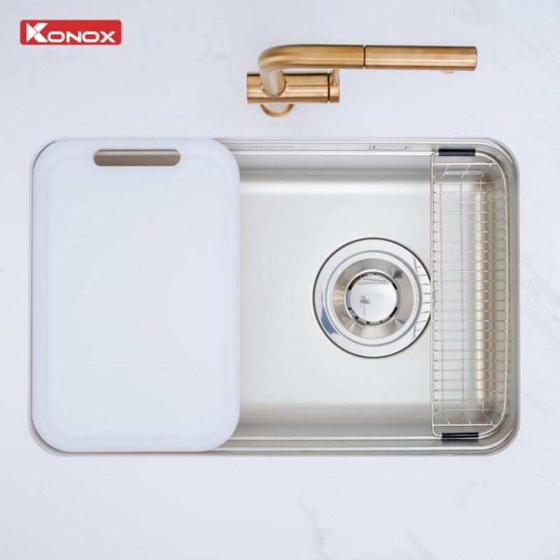 Chậu rửa bát 1 hố phiên bản cá nhân hóa Konox Tari Smart 7047PP thớt nhựa trắng